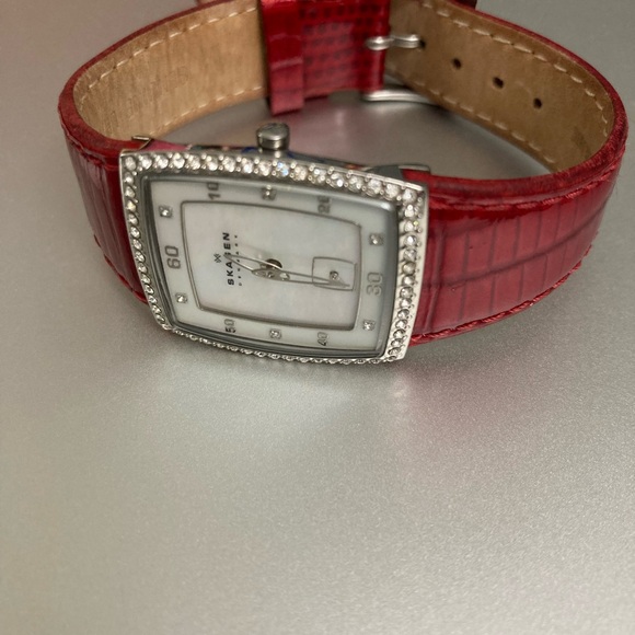 Vintage Skagen Watch red leather band - Picture 5 of 5